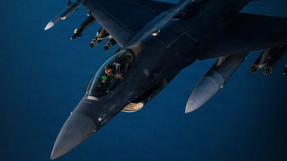 Un avi&oacute;n de combate F-16 de la Fuerza A&eacute;rea de EEUU. (Centcom)