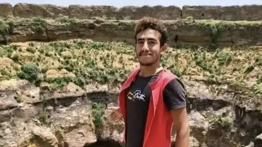 El Hombre Ara&ntilde;a de Yemen antes de su acrobacia mortal. (X)