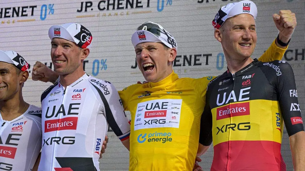 De amarillo el ciclista esloveno del UAE Team Emirates. (WAM)