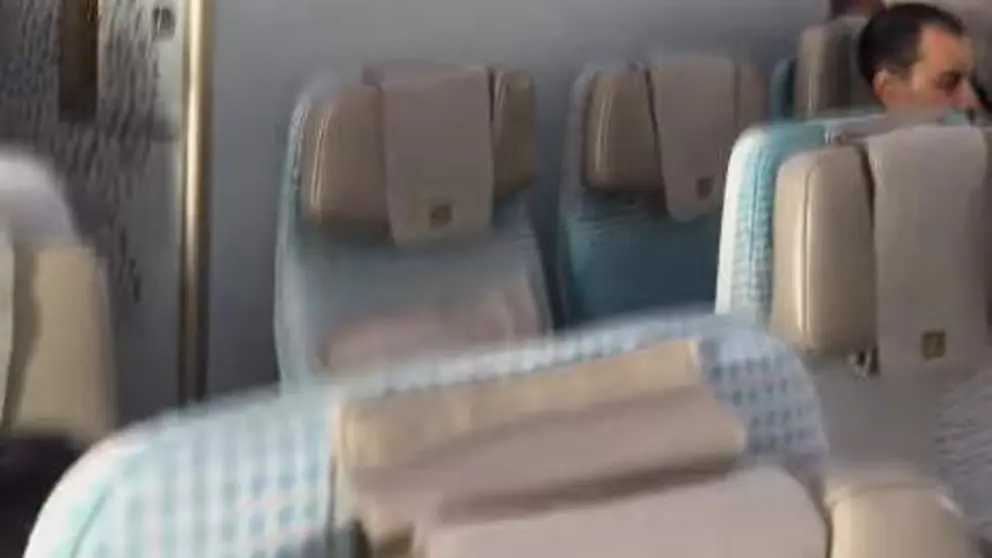 Captura de pantalla del v&iacute;deo de los reposacabezas de los asientos. (Instagram)