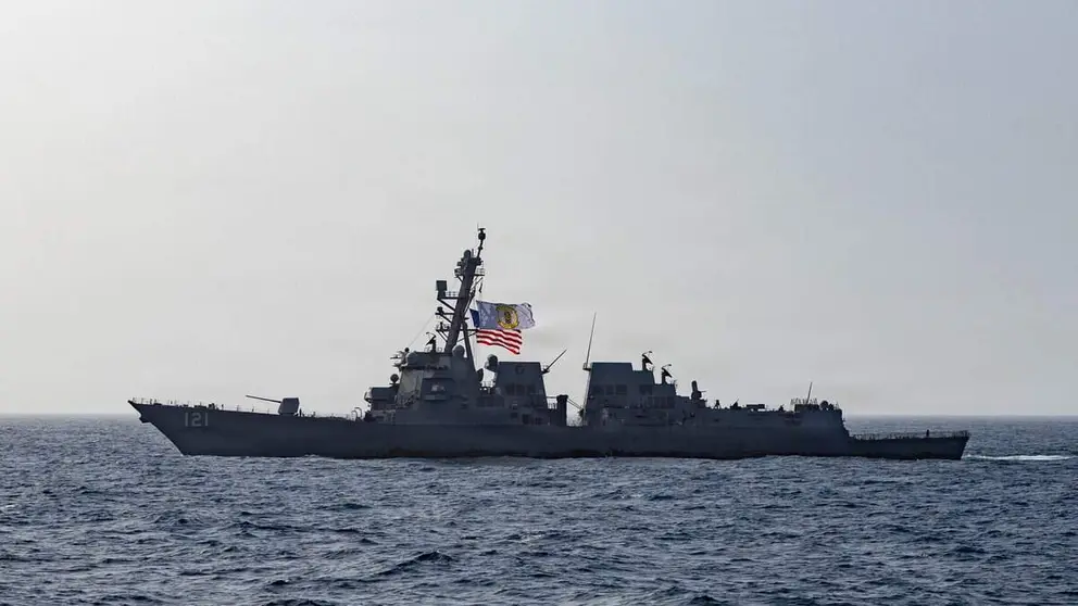 Un buque del ej&eacute;rcito de EEUU en el Estrecho de Ormuz. (Centcom)