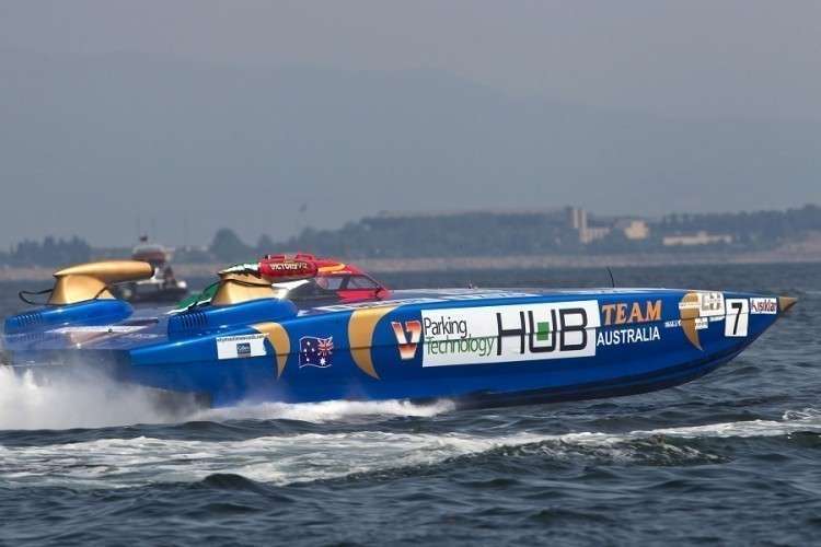 Легкая гоночная лодка. Offshore Powerboat Racing. Трансатлантические гонки на катерах. Гоночный катер вид сверху. Гонки на катерах Америка.