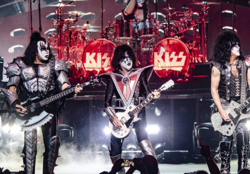El concierto por Fin de Año de KISS en Dubai establece dos récords Guinness