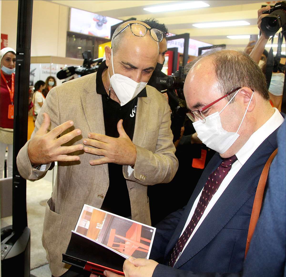 Ministro cultura españa iceta en feria libro sharjah (2)