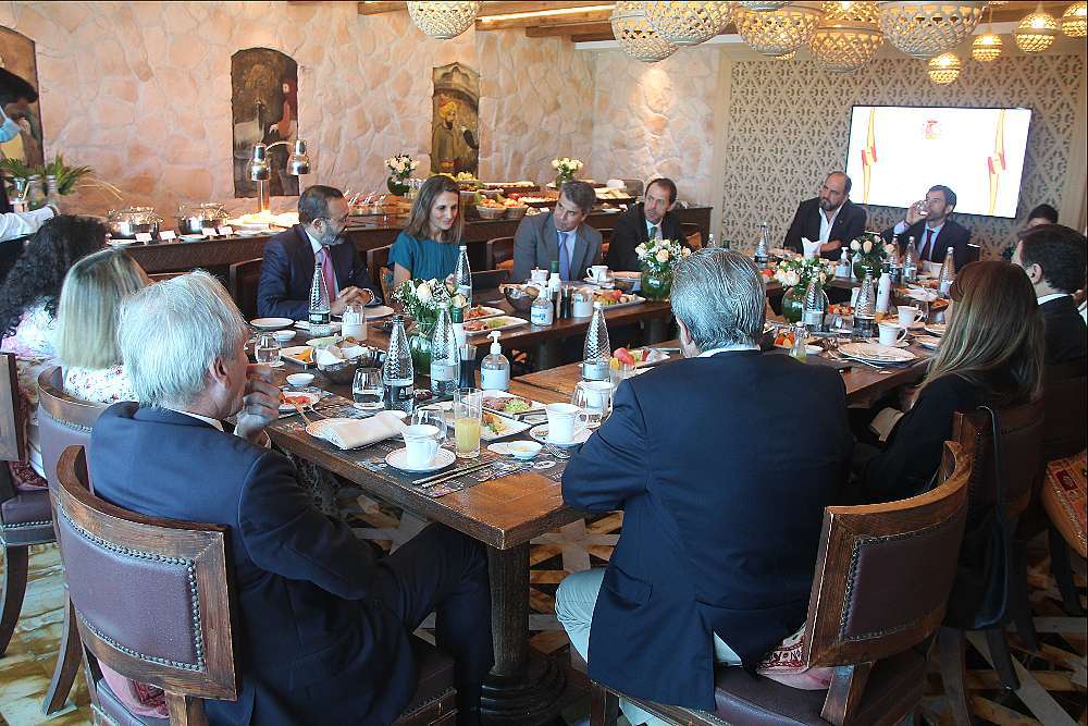 Reunión de la presidenta de CEOE Internacional en Dubai con representantes de destacadas empresas españolas. (EL CORREO)