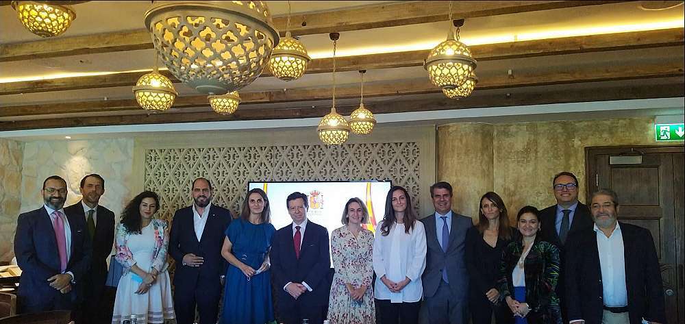 Marta Blanco,con los representantes españoles. (EL CORREO)