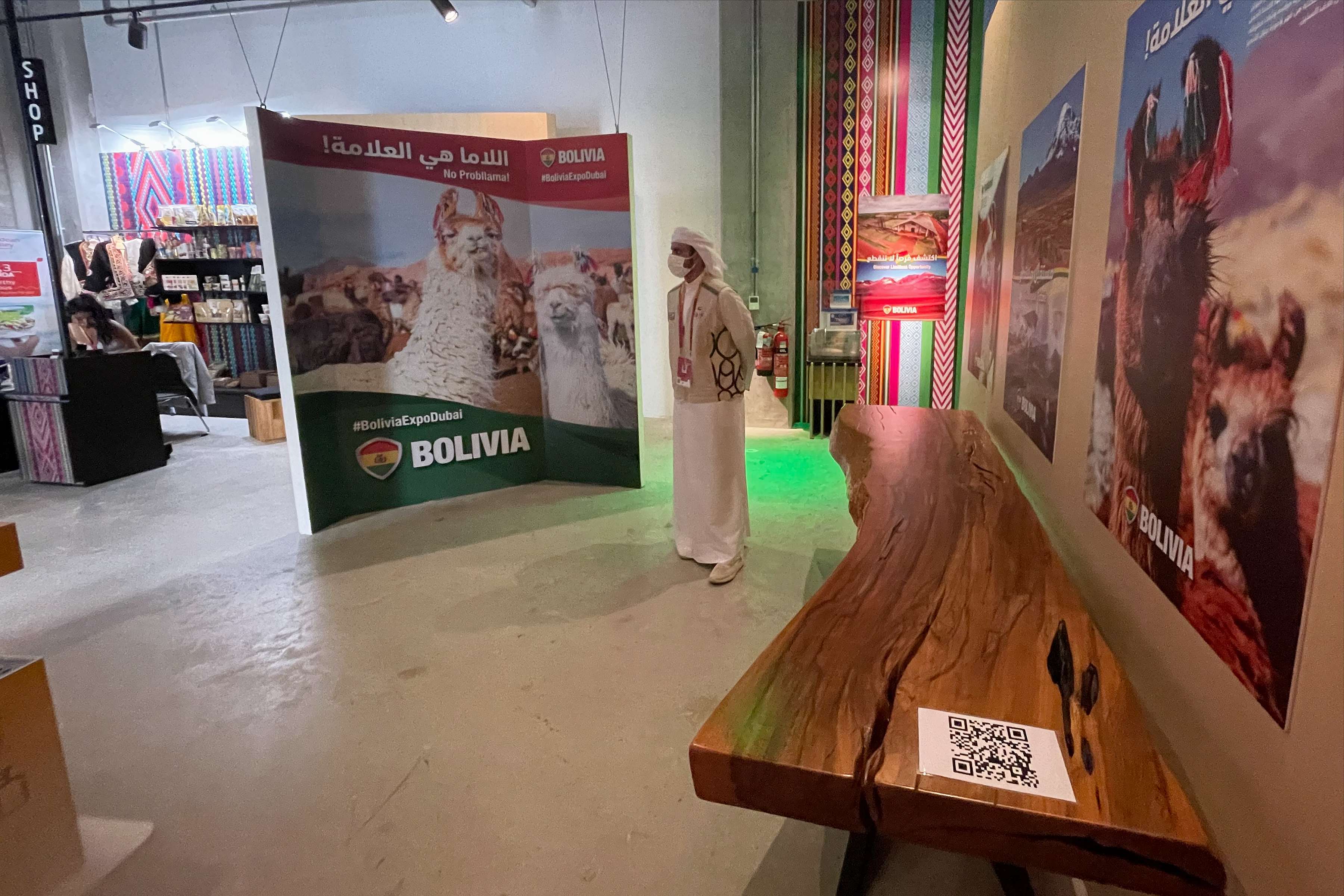 Impresionante mesa, pieza única y ecológica. (EL CORREO)