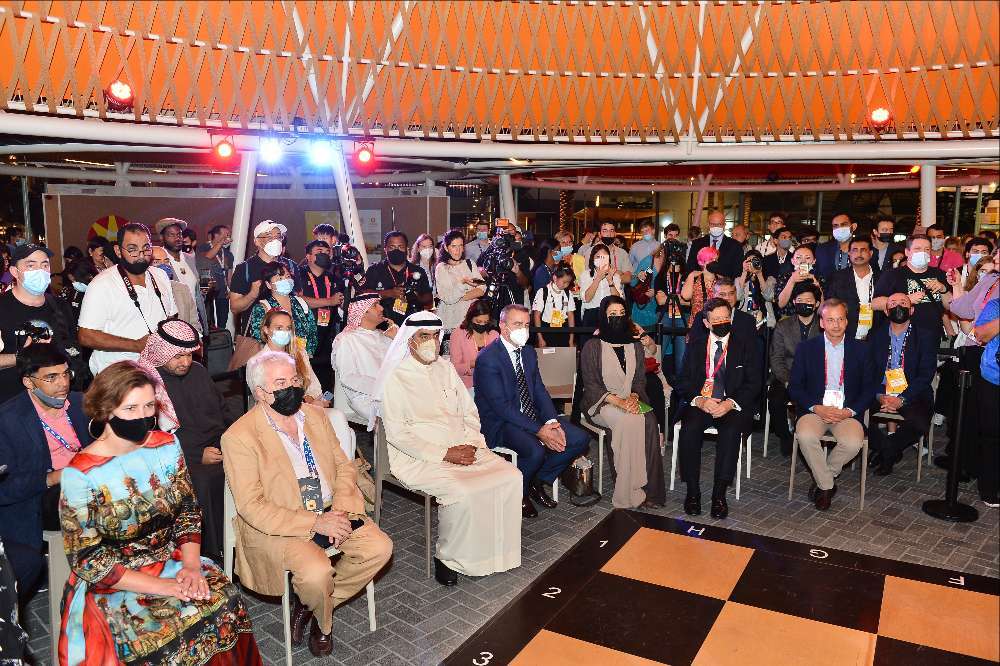 Autoridades durante el acto en presencia de numerosos medios. (@ExpoSpain2020)