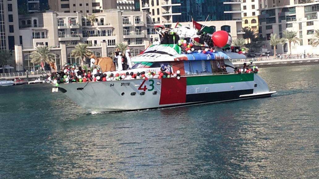 Yates en Dubai Marina. (Twitter)