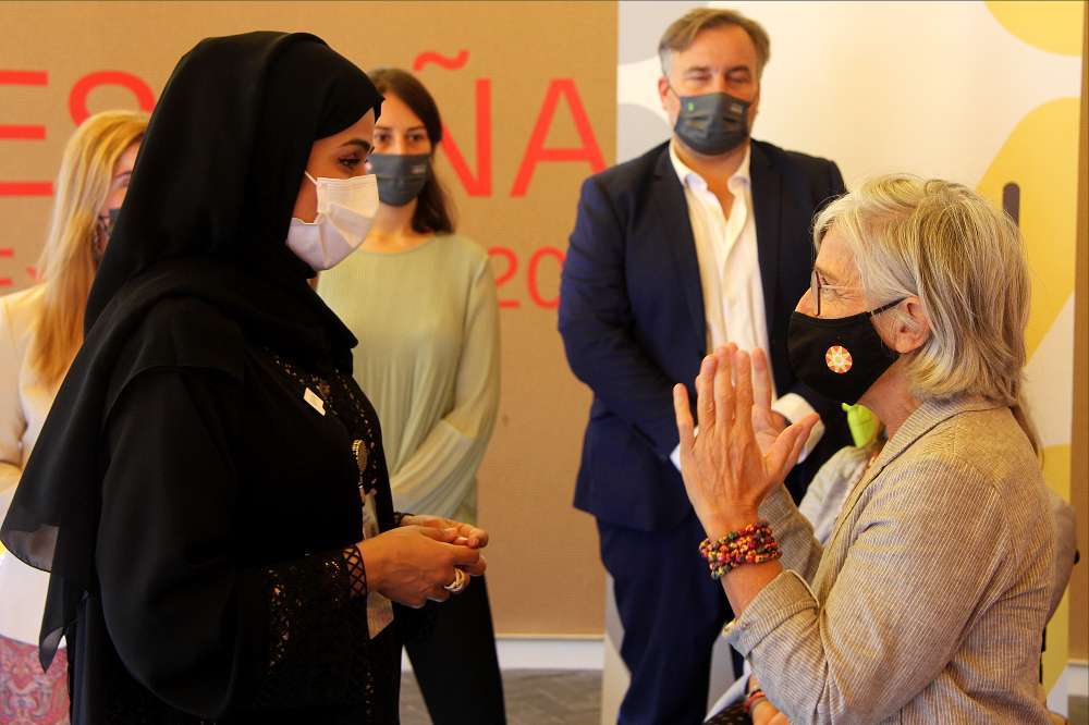 S.E. Hessa Essa Buhumaid con Carmen Bueno, comisaria de España. (ExpoSpain2020)