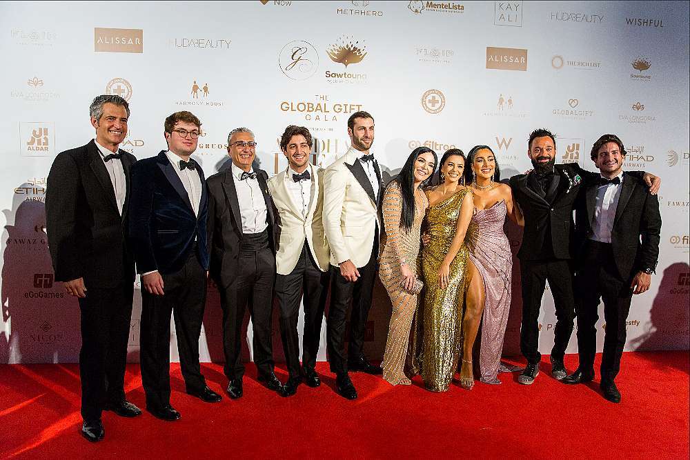 Foto de grupo con Eva Longoria, Mateo Conde y Sacha Jafri entre otros. (Cedida)