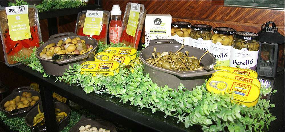 Productos catalanes en la presentación. (EL CORREO)