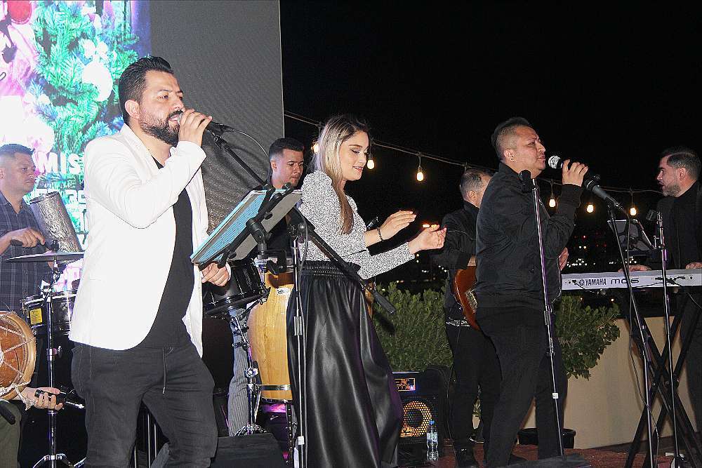 La Dubai Tropical Big Band en plena acción. (EL CORREO)