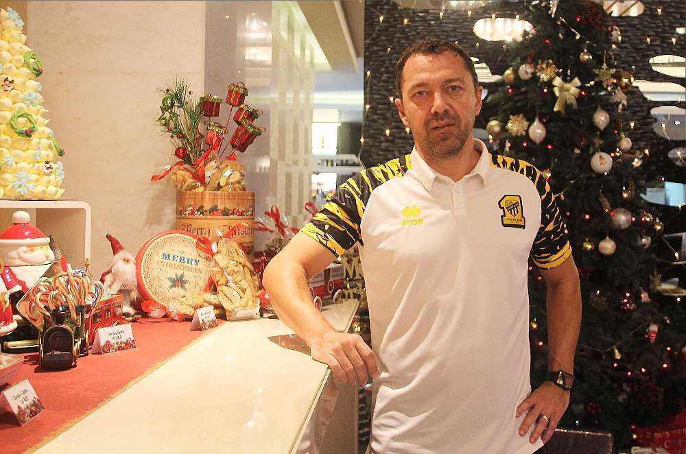 Cada vez que puede, Rosu vuela desde Jeddah a España. (EL CORREO)