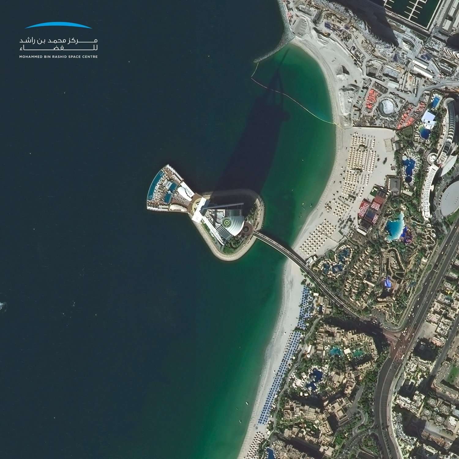 El Burj Al Arab desde el espacio. (Dubai Media Office)