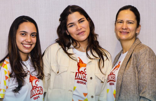 Representantes del colegio dominicano.