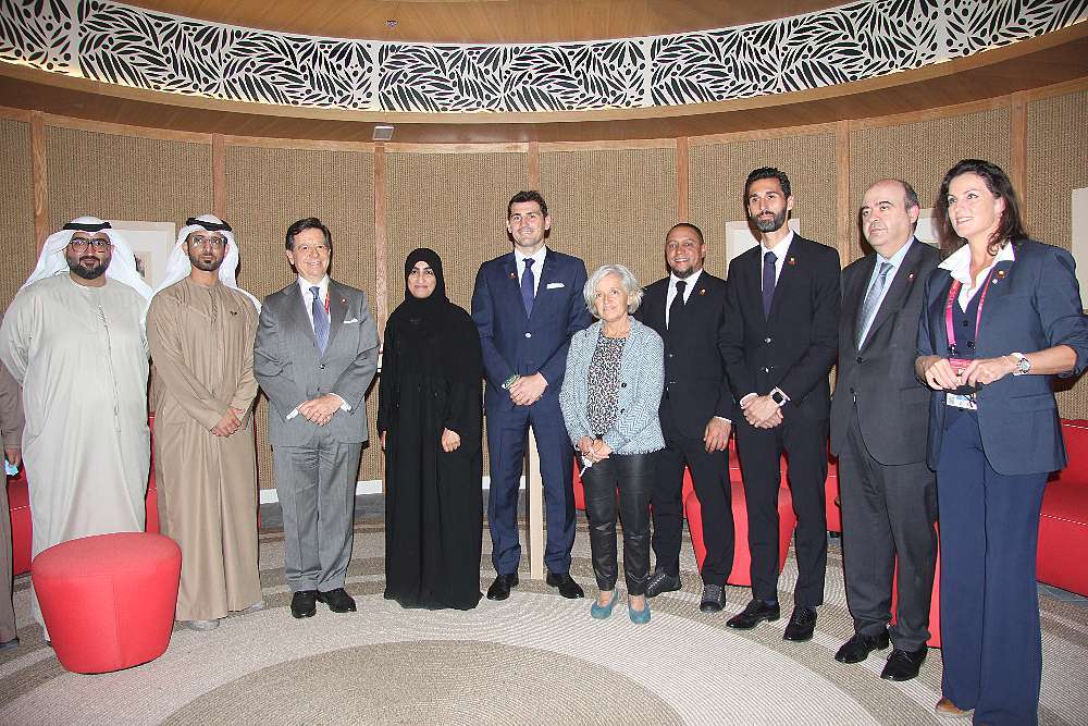Foto de familia con Íker Casillas en el Pabellón de España. (Expo Spain 2020)