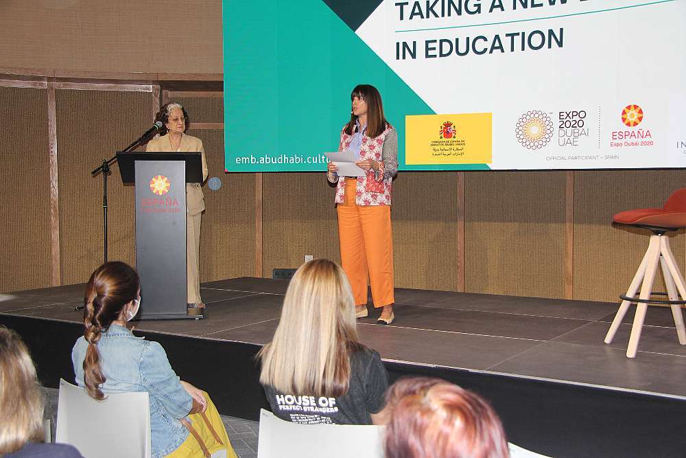 Inocenta Ewart -izquierda- y Cristina Mitre durante el acto en el Pabellón de España.(Expo Spain 2020)