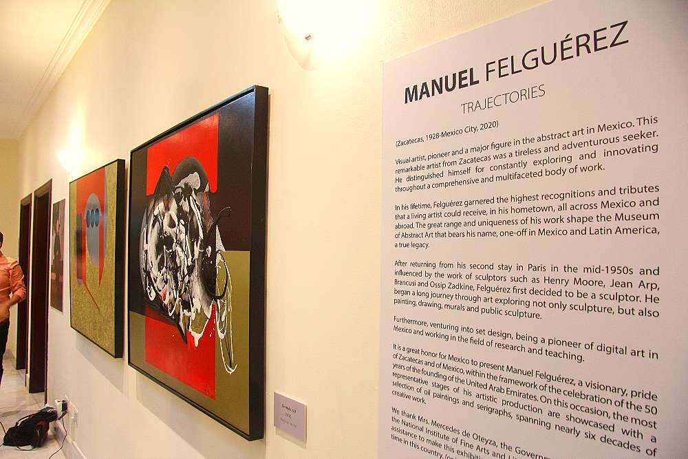 La obra del gran Manuel Felguérez presidió la despedida. (EL CORREO)