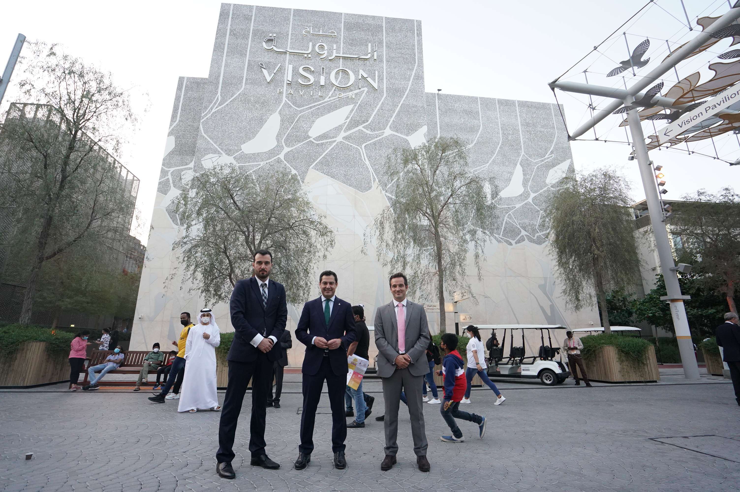 Juanma Moreno visita Vision Pavilion.