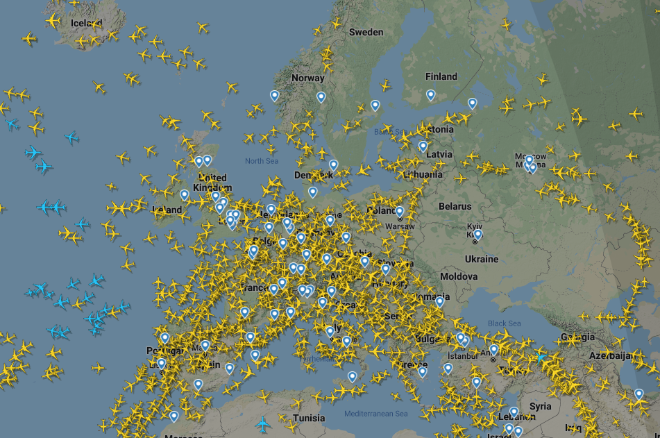 Una captura de pantalla de la web de seguimiento de vuelos en tiempo real muestra que ningún avión sobrevuela el espacio aéreo ucrania este jueves.