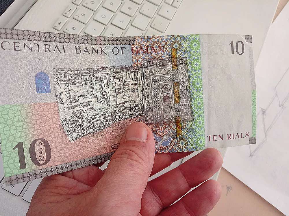 El mihrab de la mezquita de Alwayna, rescatado en Omán por Alfonso Bermejo, es reproducido en los billetes de 10 riales del Sultanato. (Cedida)