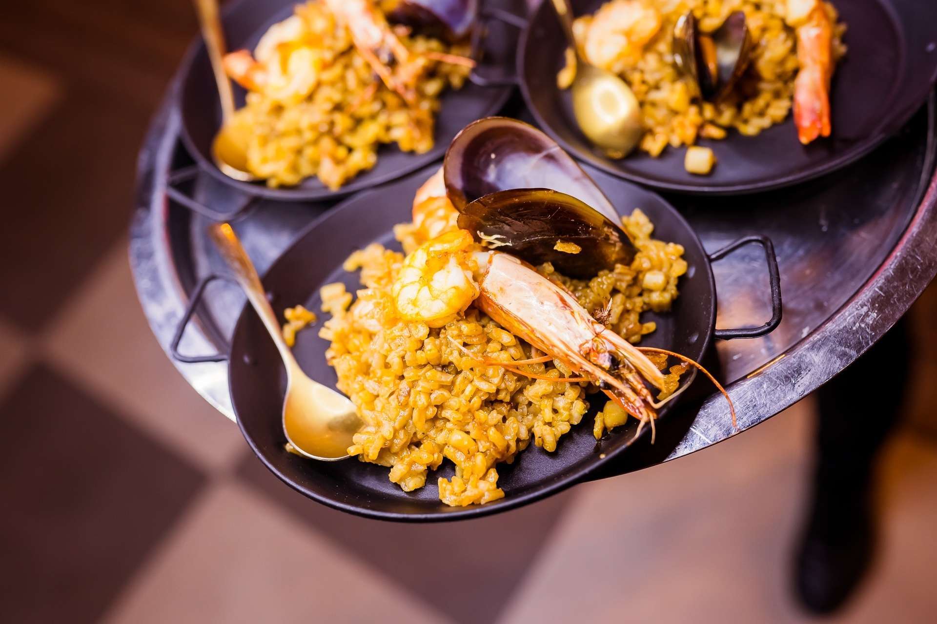 Tapas de paella servidas durante el evento. (Cedida)