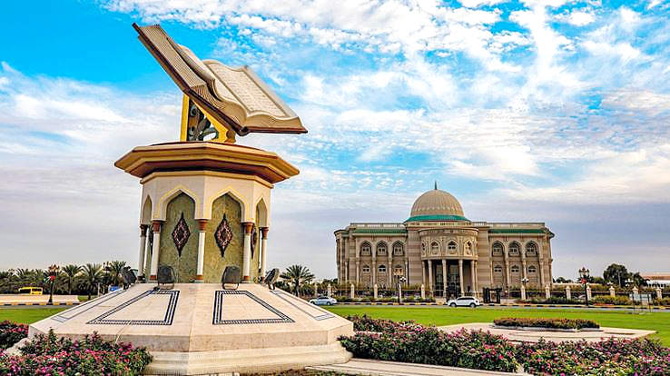 Monumento con motivo de la declaración de Al Sharjah por parte de la UNESCO como Capital Mundial del Libro en 2019. (Cedida)