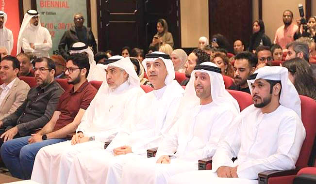 De izquierda a derecha, con kandora, Omran Al Suwaido, Abdullah Mohammed Al Owais y Mohammed Ibrahim Al Qaseer. (Cedida)