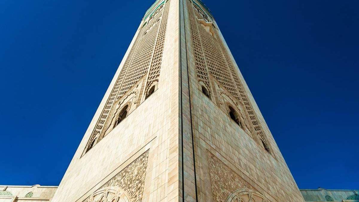 El minarete de la Mezquita de Hassan II mide 200 metros de altura. Foto: pixabay.