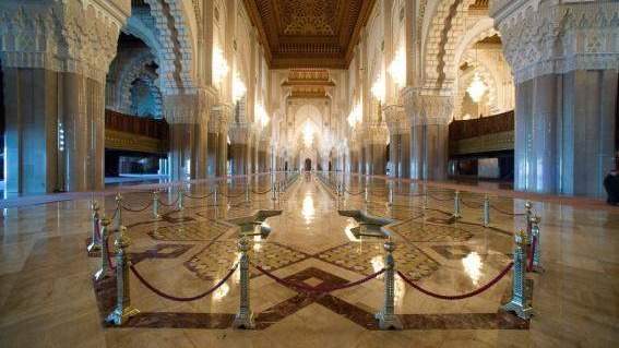 Así es la Sala de oraciones de la Mezquita de Casablanca. Foto: Mezquita de Hassan II.