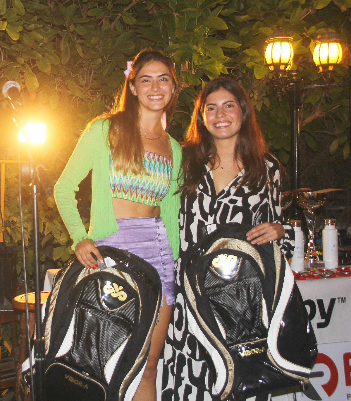 Carlota Miret -izquierda- y Esther Vázquez, finalistas de la categoría B femenina. (EL CORREO)