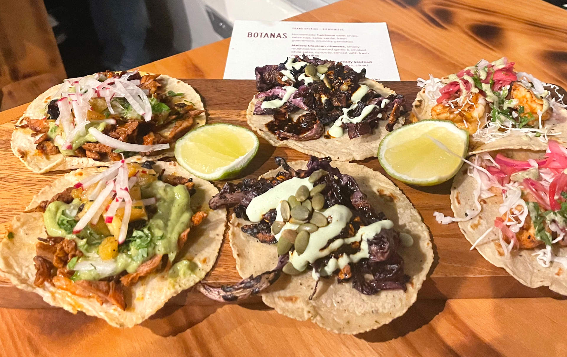 Los deliciosos tacos de Lila Wood-Fired Taquería. (EL CORREO)