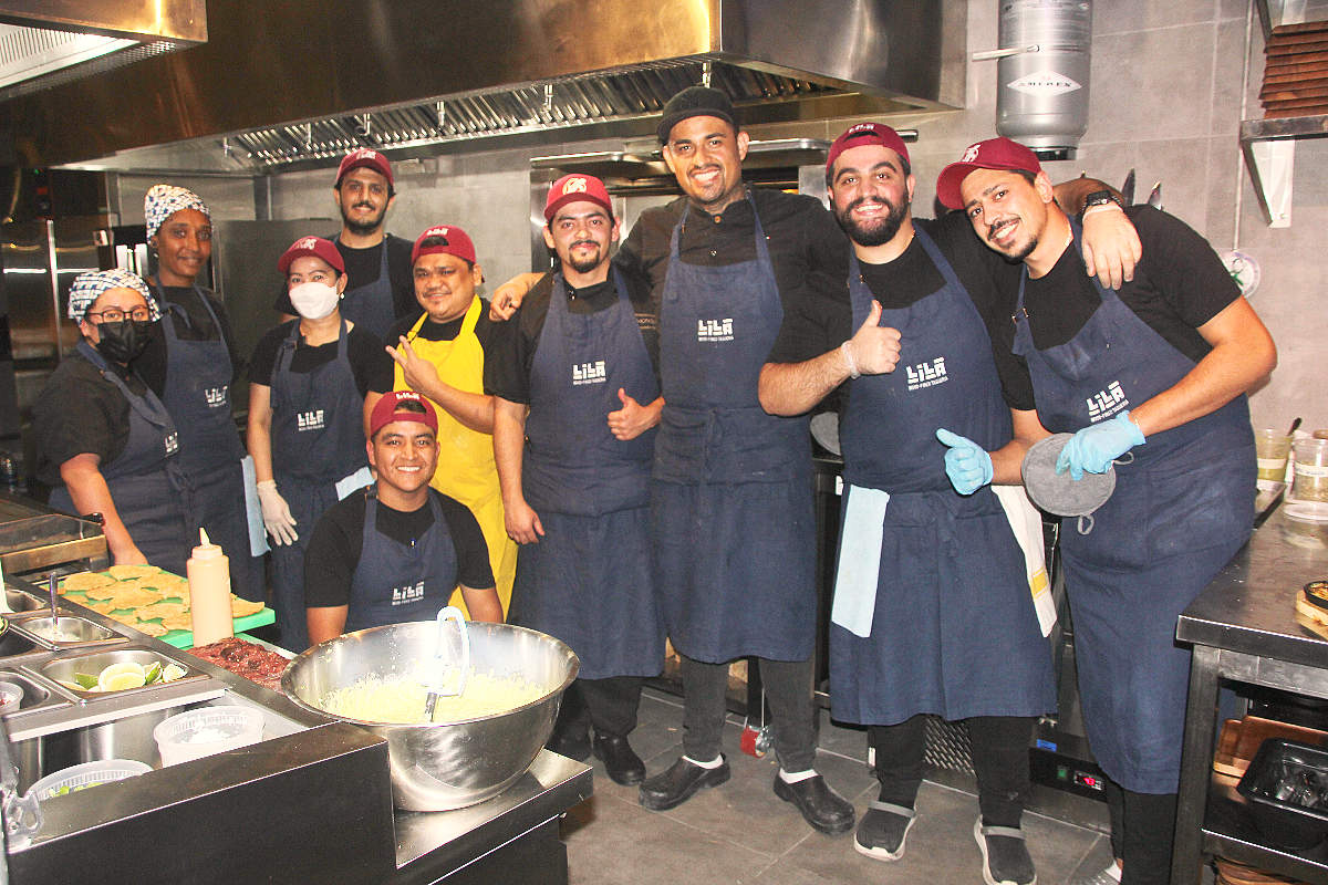El preparado personal de cocina de Lila Wood-Fired Taquería. (EL CORREO)