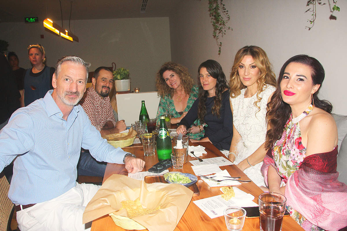 Invitados en la preapertura en Dubai de Lila Wood-Fired Taquería. (EL CORREO)
