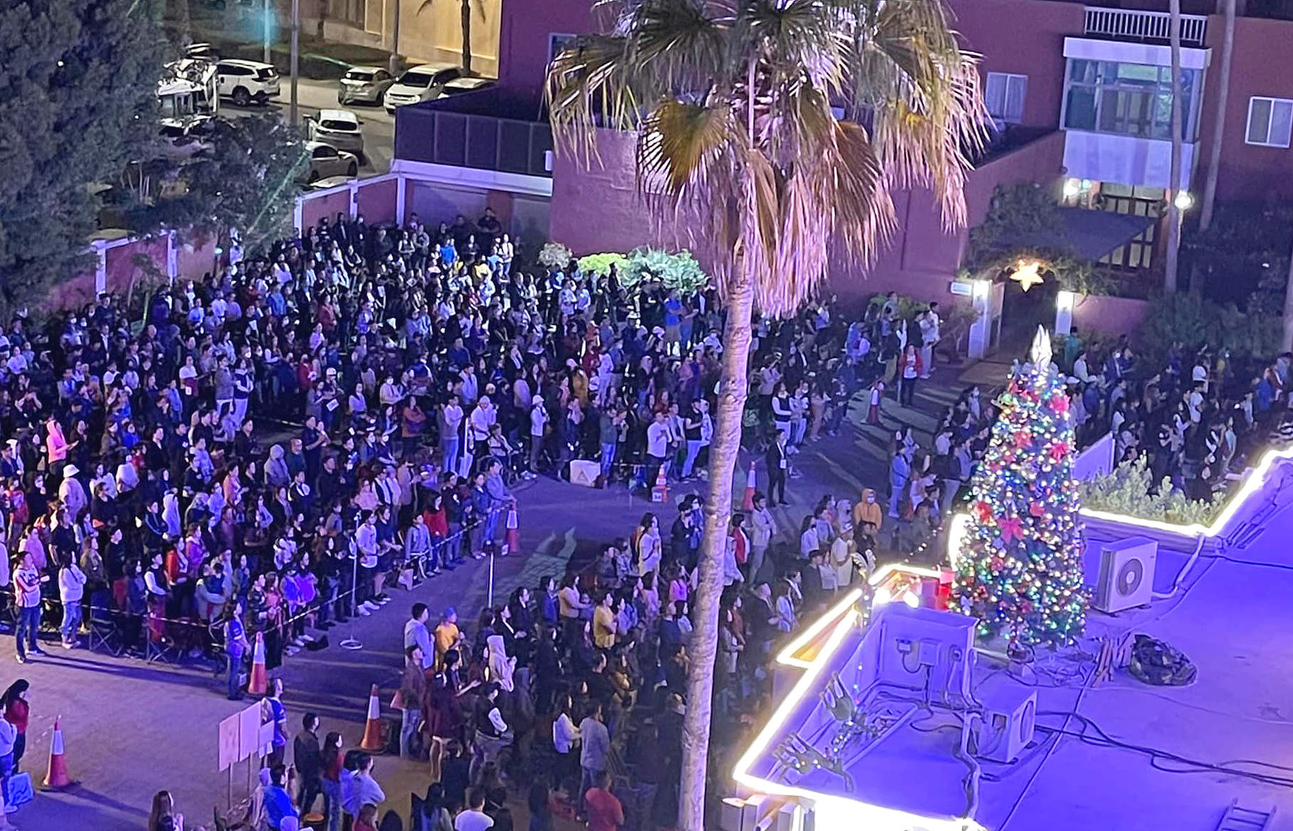 Los oficios de Navidad están resultando esta Navidad multitudinario en la Catedral de San José en Abu Dhabi. (Facebook St.Joseph's Cathedral Abu Dhabi AUH)