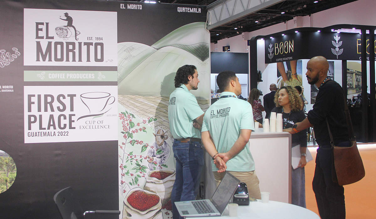 Stand en World of Coffee Dubai de la compañía guatemalteca El Morito, ganadora de la Copa de Excelencia. (EL C0RRE0)