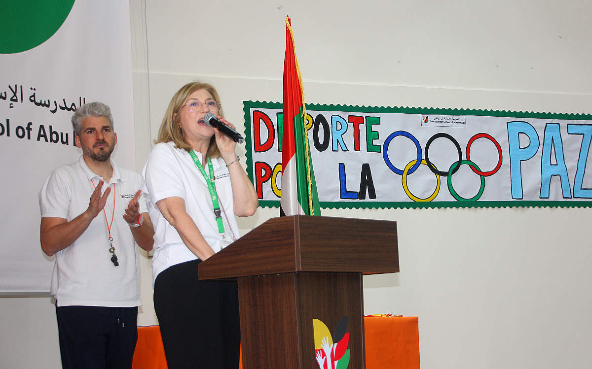 Eva Sánchez, directora de The Spanish School of Abu Dhabi, durante su intervención. (EL CORREO)