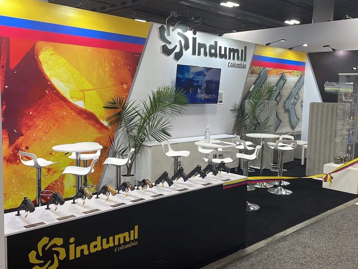 Pabellón de Colombia en la Feria de Defensa de Abu Dhabi 2023. (Twitter)