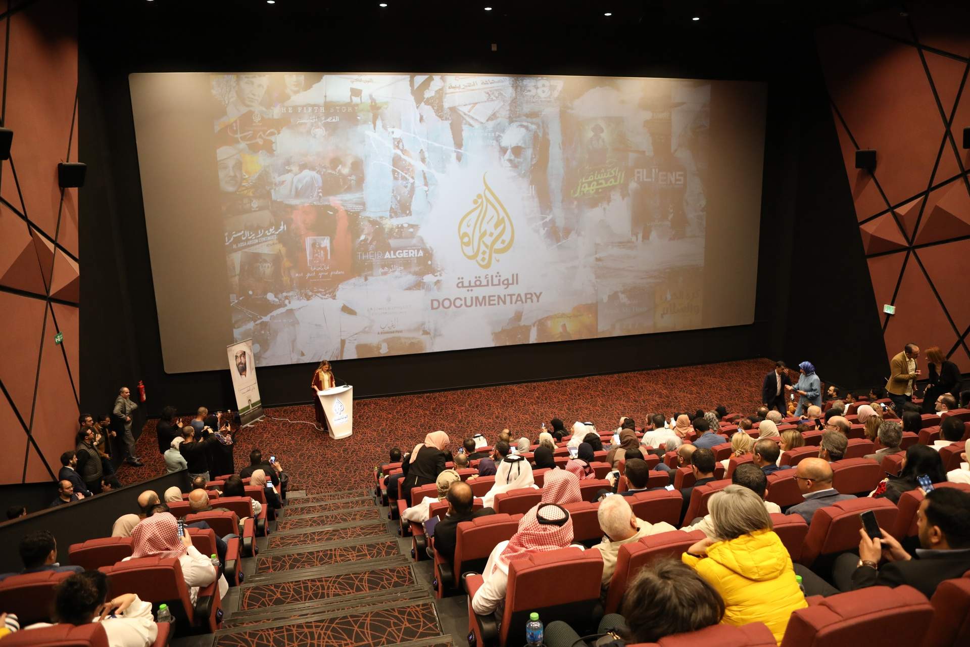 La directora española Isabel Fernández presenta en Doha el documental sobre el palacio nazarí de Granada