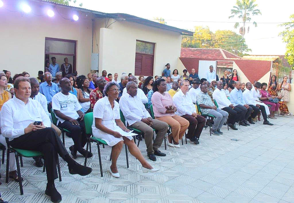 Autoridades santiagueras y cuerpo diplómatico acreditado en Cuba, durante la inauguración de la XXI Conferencia Internacional de Cultura Africana y Afroamericana. (Sergio Martínez Martínez)