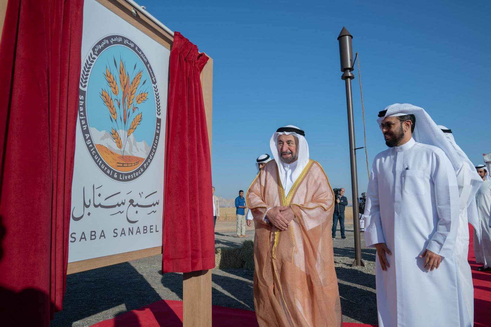 Ceremonia de cosecha de la primera fase de la finca de trigo 'Saba Sanabel' en Mleiha. (WAM)