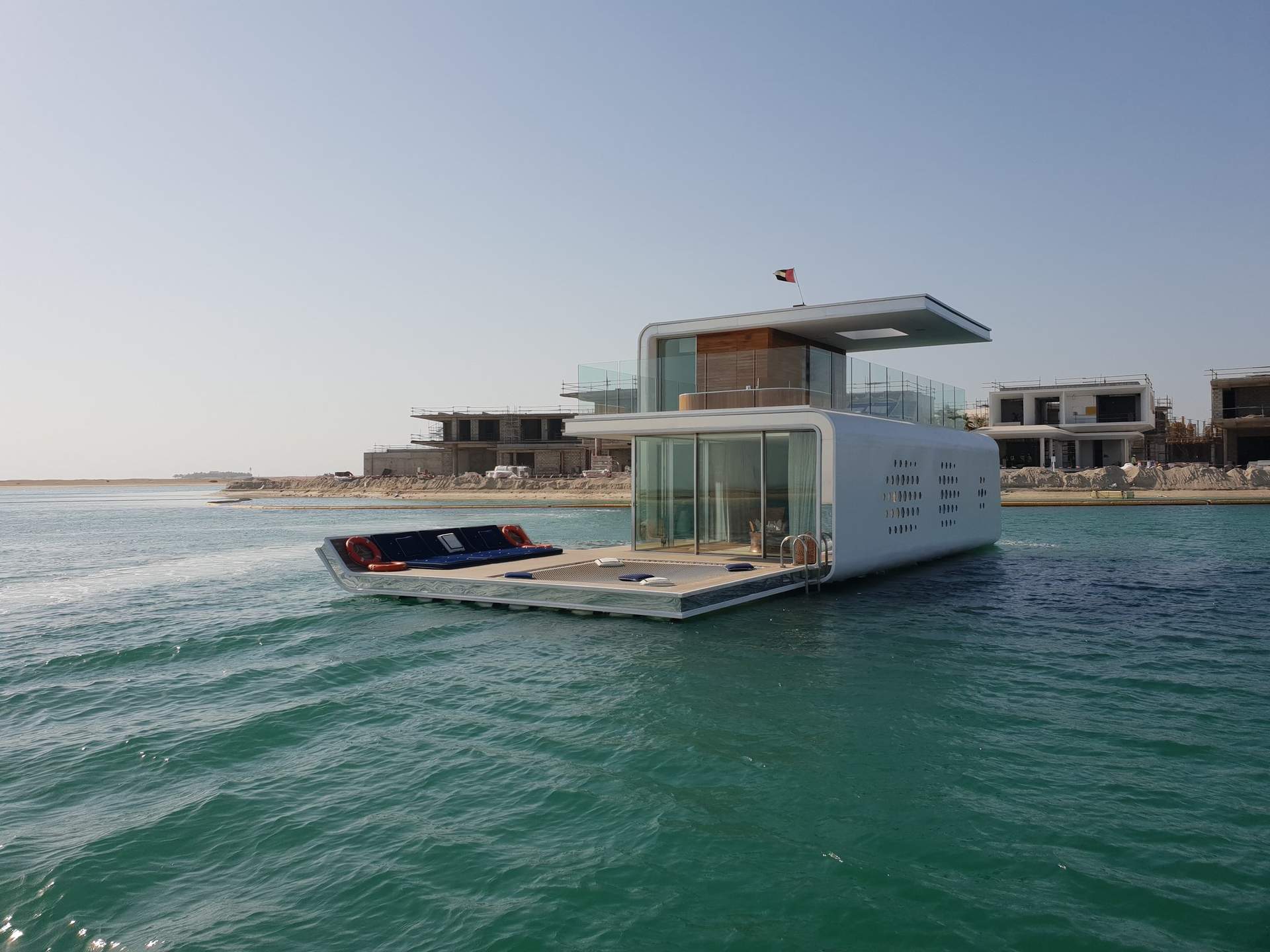 Las villas 'Caballito flotante' en las Islas del Mundo. (Twitter)