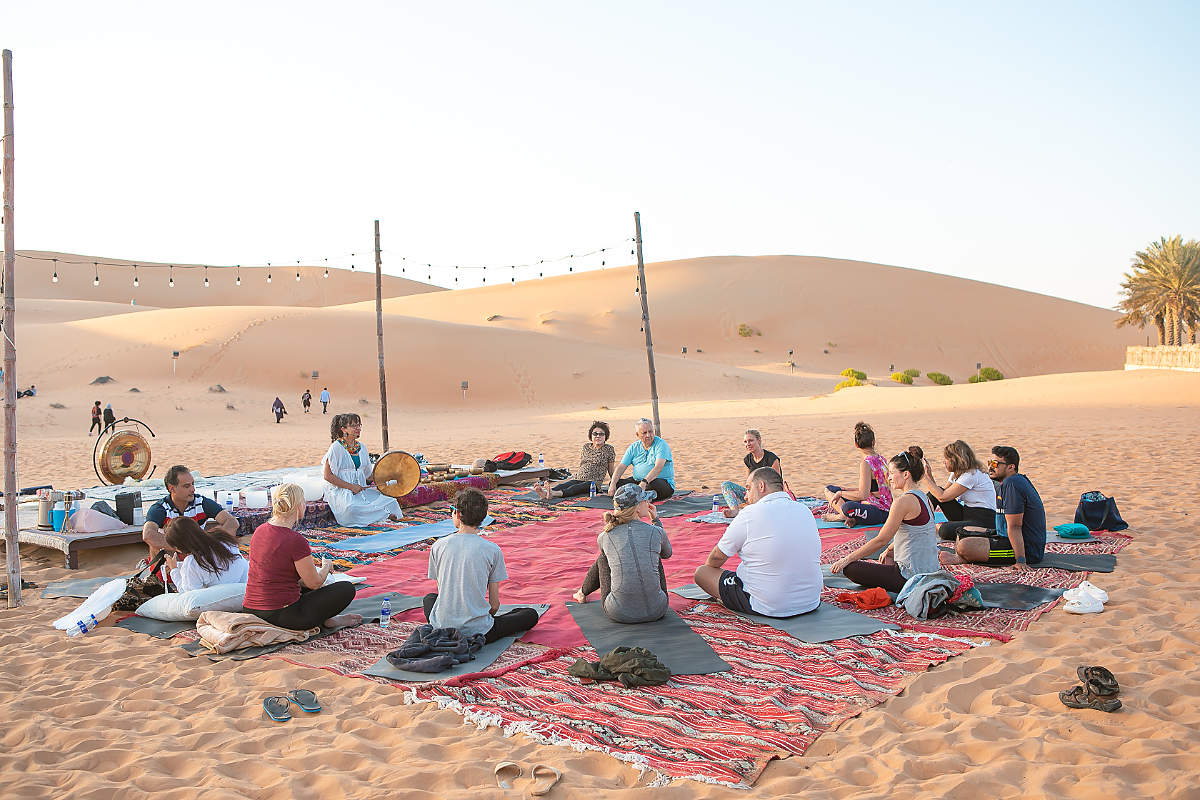 El desierto es sumamente inspirador para la práctica del yoga y de la meditación.
