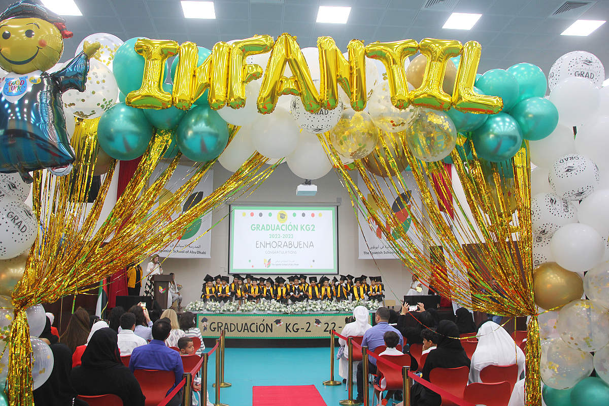 Perspectiva general del acto de graduación en The Spanish School of Abu Dhabi. (EL CORREO)