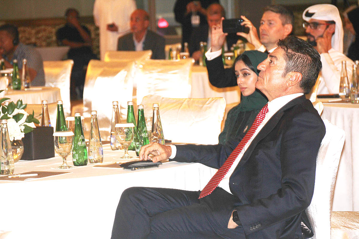 Louay Jeroudi, miembro de la Junta Directiva de The Spanish School of Abu Dhabi, entre los asistentes. (EL CORREO)
