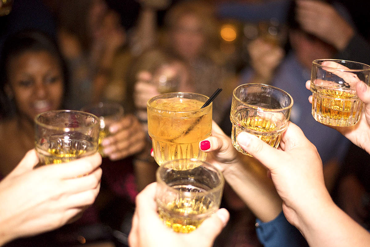 Permítanse disfrutar de las pequeñas cosas, de una conversación amena con un ser querido o de una tarde de risas con amigos. (pxhere.com)