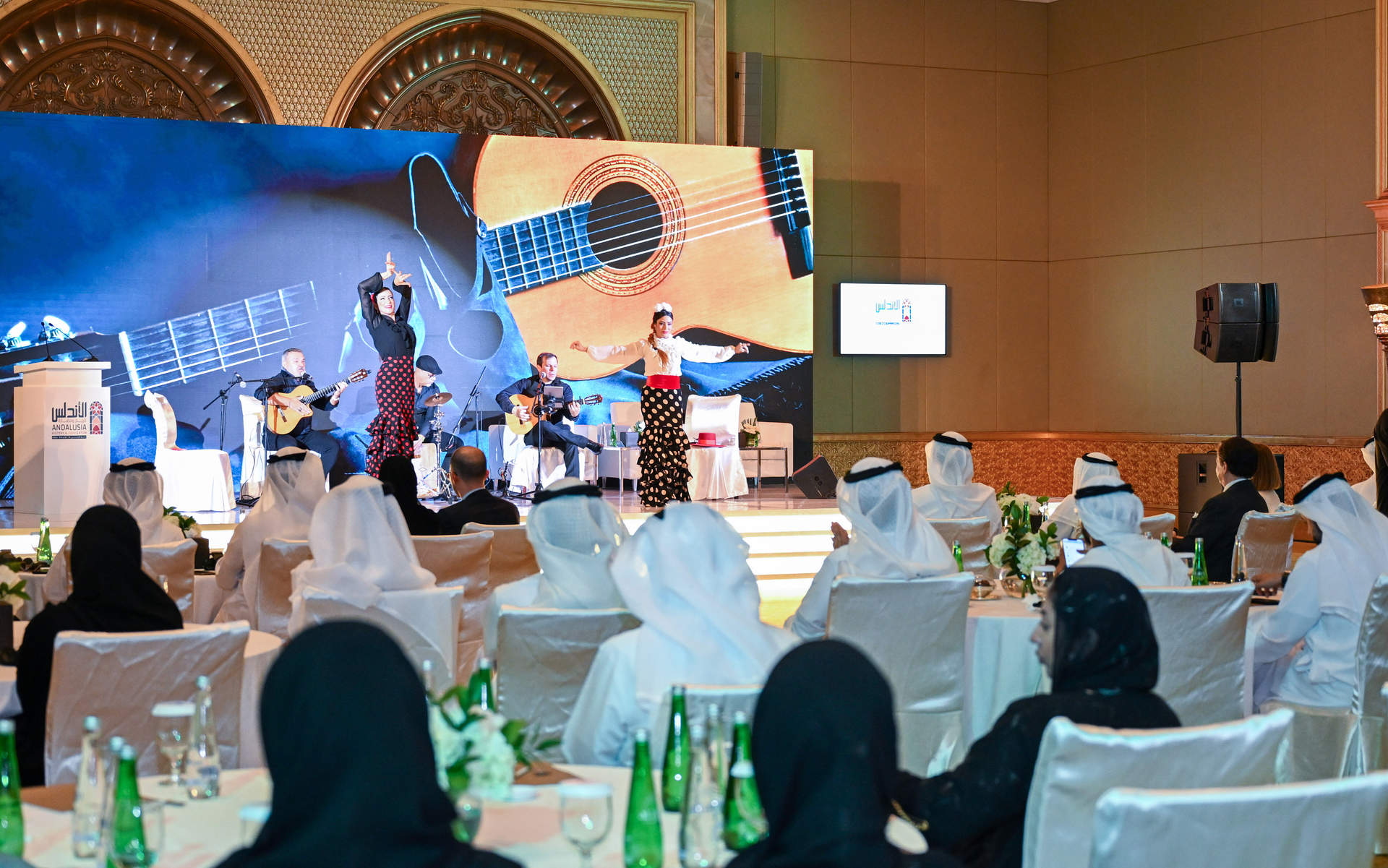 Actuación del cuadro flamenco de Raquel Reina y Keco Fontana en la presentación del congreso sobre Al Andalus en Abu Dabi (Foto: agencia WAM)