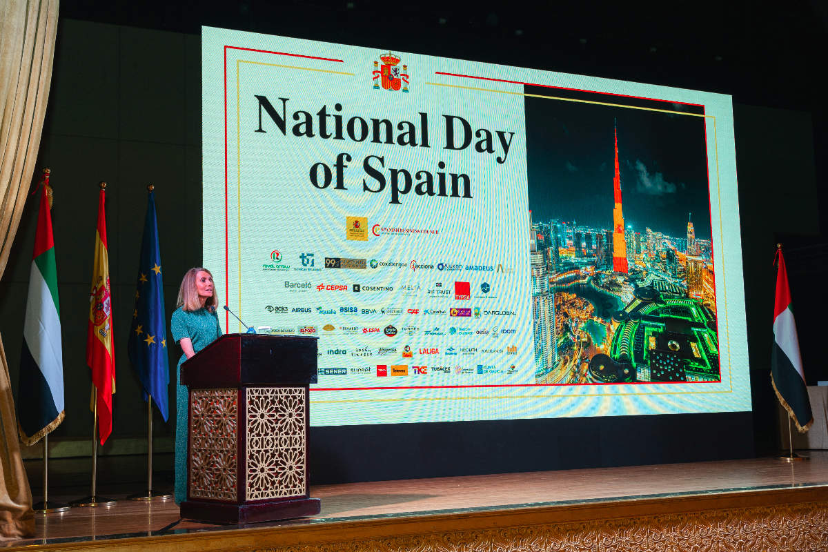 Irina Sanchís, responsable de la Segunda Jefatura de la Embajada de España, durante su intervención. (SBC)