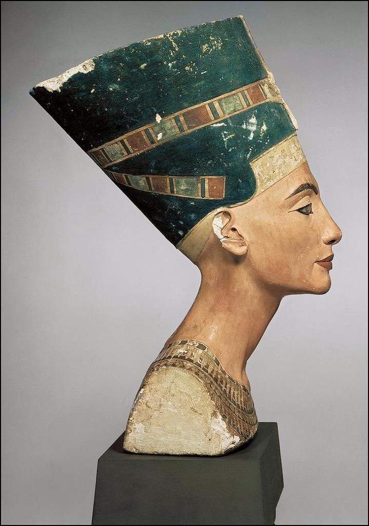 Busto de Nefertiti, exhibido en el Nuevo Museo de Berlín